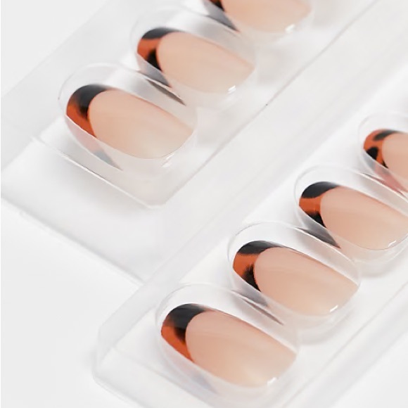 *HARD TO FIND* French tortoise shell French press in nails by Static! 🤎 - Picture 2 of 3